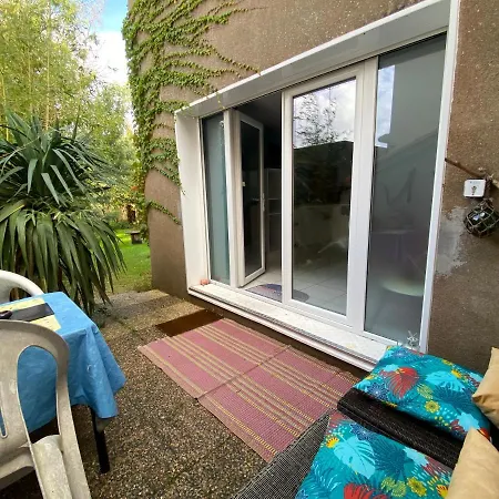 Apartman Calme Avec Terasse & Parking Prive